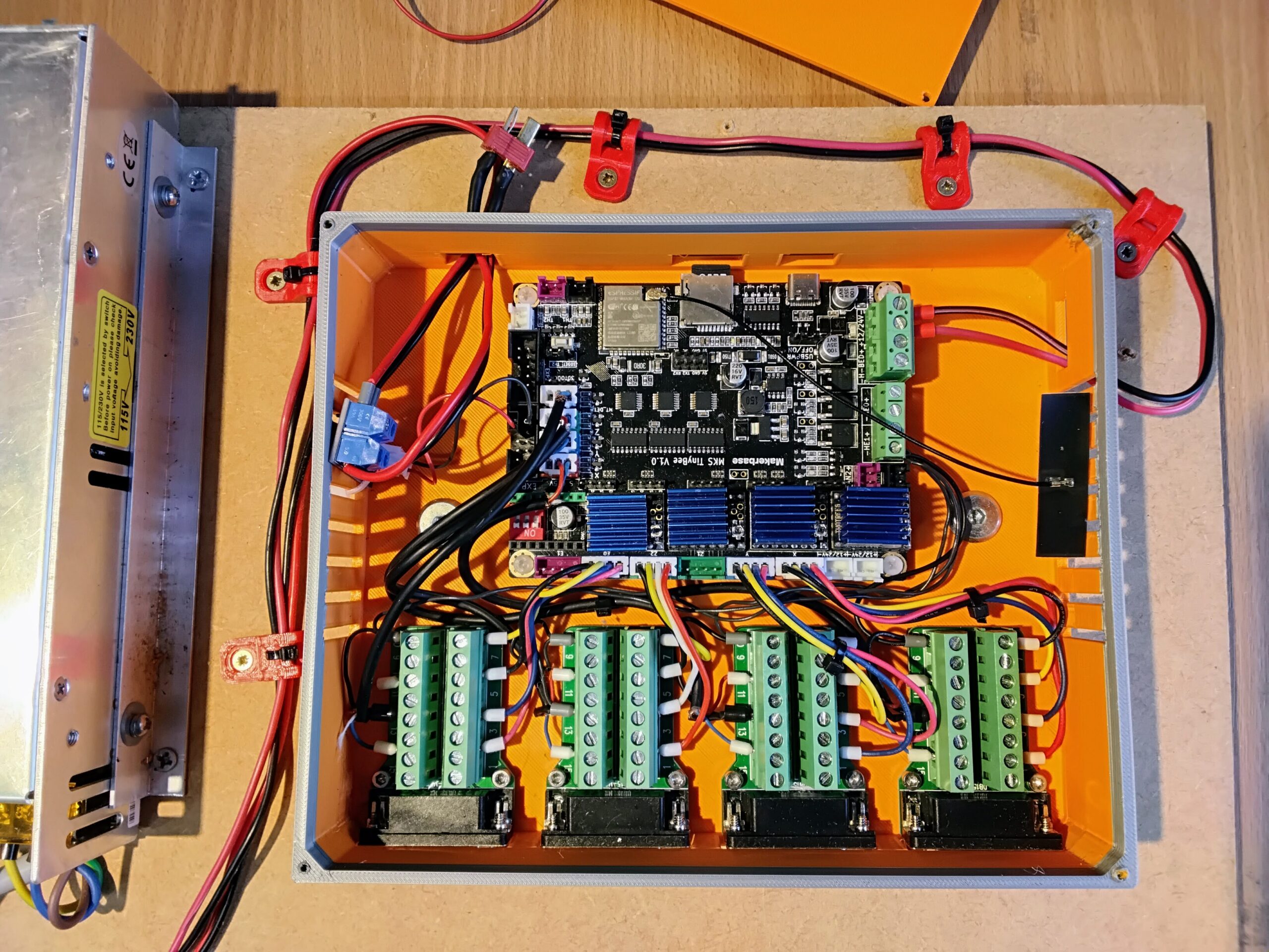 Keith’s TinyBee electronics enclosure with four driver heatsinks, motor wiring and cooling fan